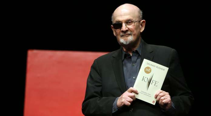Entre Cervantes, la migración y Facebook: las ideas de Salman Rushdie en Oaxaca