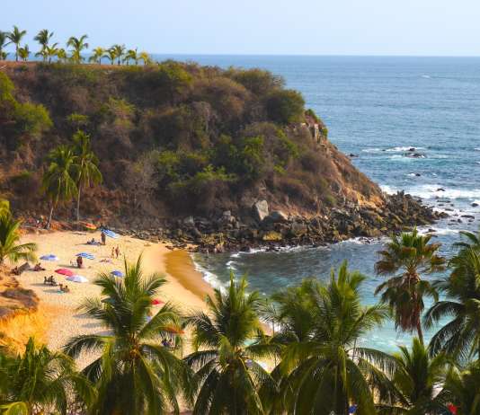 Puerto Escondido y Oaxaca de Juárez, nominados en los premios Food and Travel Reader Awards 2025