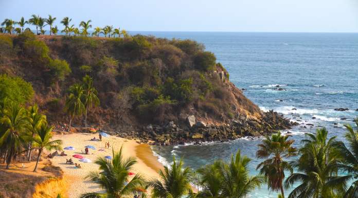 Puerto Escondido y Oaxaca de Juárez, nominados en los premios Food and Travel Reader Awards 2025