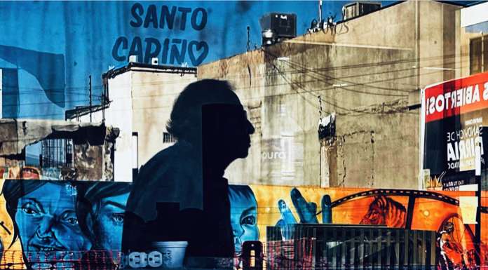 Ocio, fe, protesta y traslado: 100 fotógrafas mexicanas construyen una cartografía colectiva de la vida diaria.