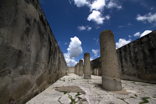 El lugar de los muertos que sigue vivo: una visita a Mitla, joya arqueológica a 46 kilómetros de Oaxaca