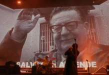 Allende aparece en visuales de The Strokes durante su show en Coachella